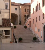Scalinata Palazzo Moroni Municipio Comune 190x178