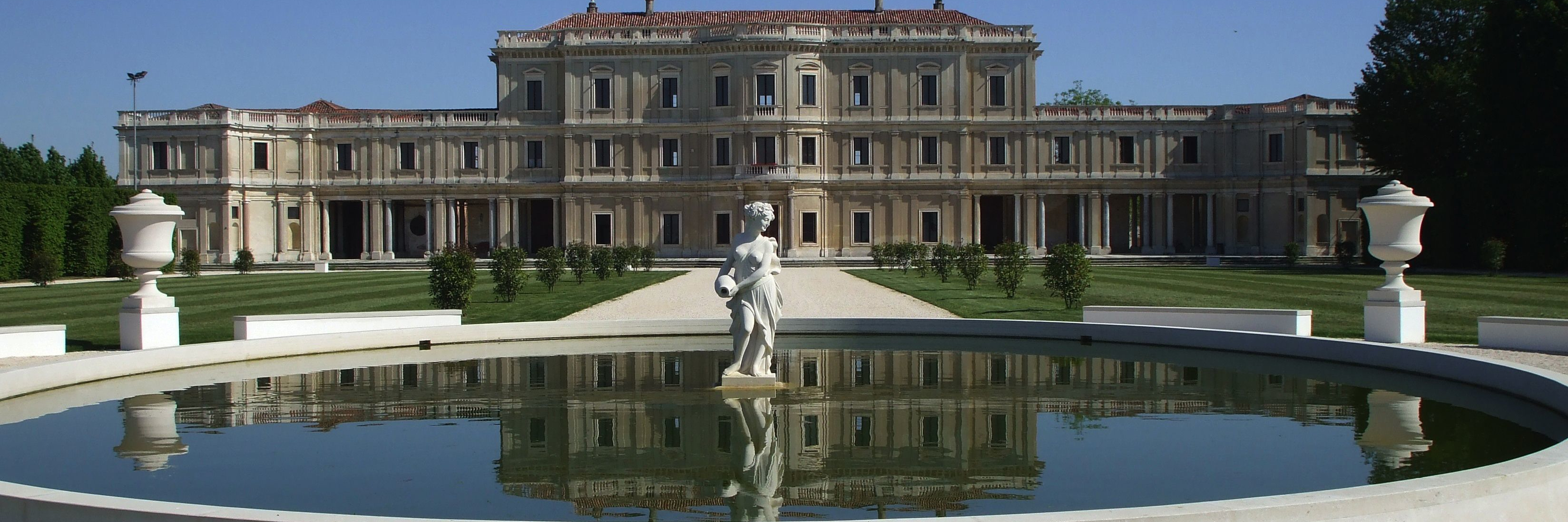 Mostra d'arte internazionale "Il rispetto dell'ambiente attraverso il riciclaggio dei rifiuti .... è possibile ...." Villa Filippo Farsetti